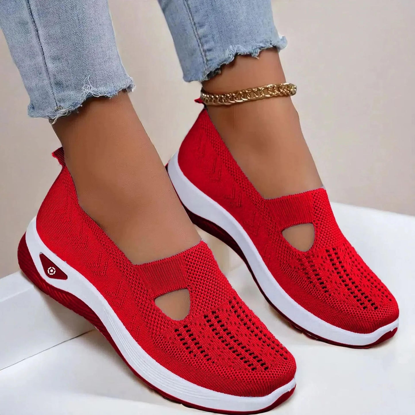 Women's breathable slip-on athletic shoes with air-cushioned sole